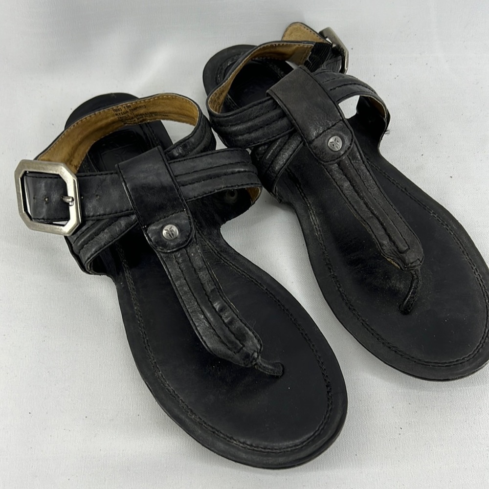 Frye  Alessia Trapunto Leather Thong Sandals